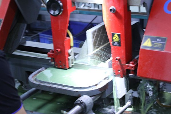 全自動視覺點(diǎn)膠機(jī)加工