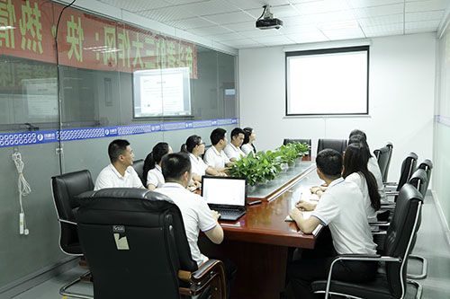 桌面式自動(dòng)點(diǎn)膠機(jī)廠家