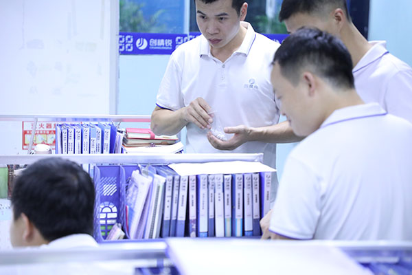 深圳視覺點膠機廠家