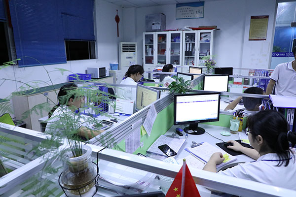 深圳四軸桌面點(diǎn)膠機(jī)廠家家