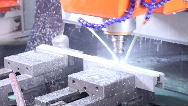 數據線全 生產的數據線全自動點膠機精度可達±0.02mm，能達到您意想不到的精度。如果您對創精銳電子感興趣，歡迎咨詢網站在線客服，創精銳電子--你身邊的數據線全自動點膠機廠家，全心全意為您服務！如果您想定制自己產品的方案，加微信13143431491、免費獲取個性化定制方案！自動點膠機