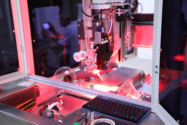 東莞精密點(diǎn)膠機(jī)