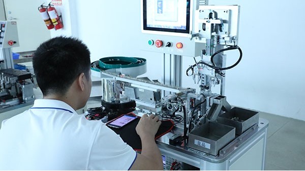 自動(dòng)點(diǎn)膠機(jī)