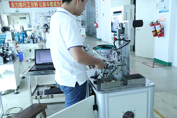 深圳pvc自動(dòng)點(diǎn)膠機(jī)