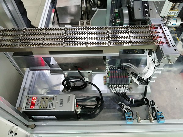 全自動(dòng)視覺插殼點(diǎn)膠機(jī)直震