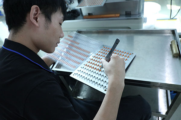 深圳自動點膠機廠家