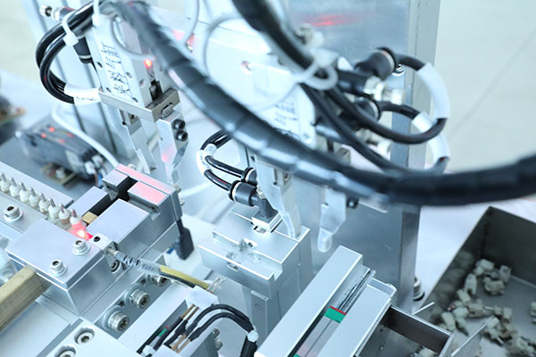 重慶臺(tái)式四軸點(diǎn)膠機(jī)報(bào)價(jià)